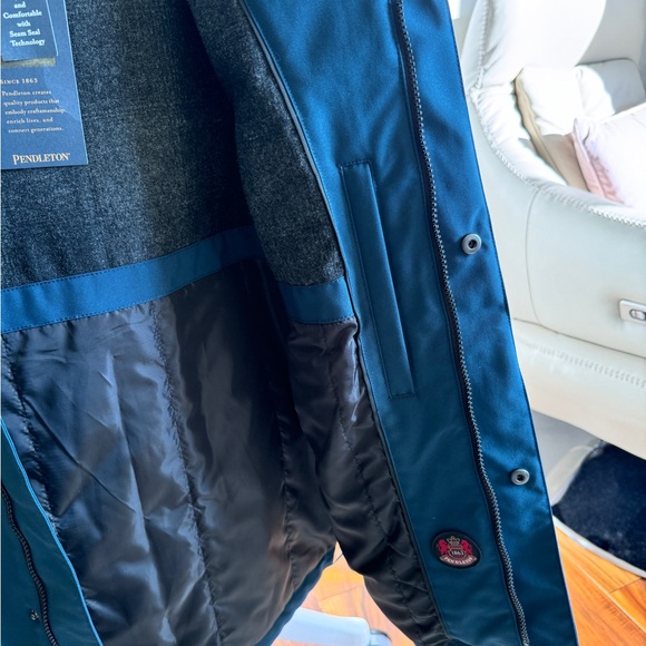 NWT Gorgeous dry and warm Pendleton Jacket for sale - Picture 8 of 16